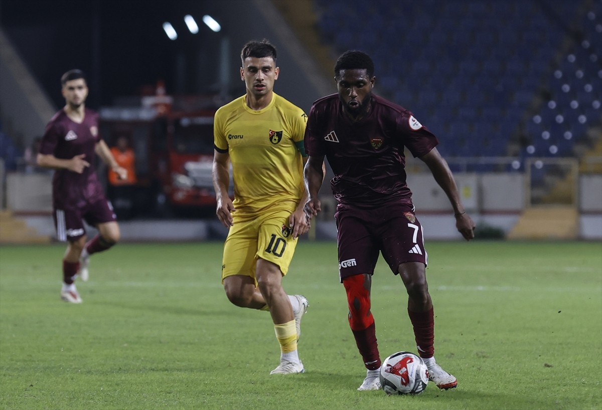 Trendyol 1. Lig'in dördüncü haftasında Atakaş Hatayspor ile İstanbulspor Mersin Stadı'nda...