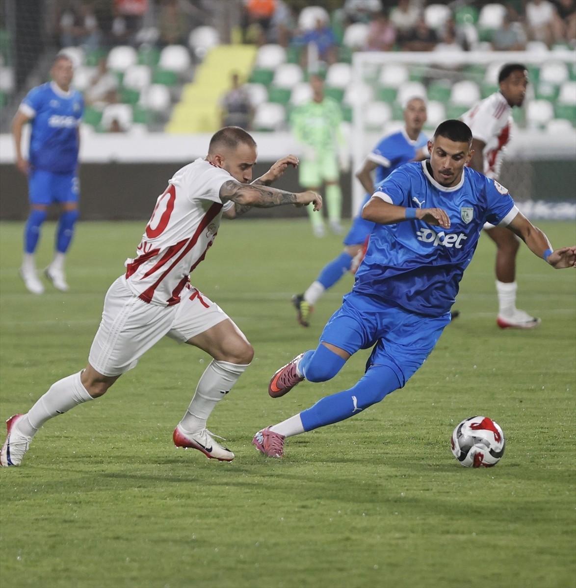 Trendyol 1. Lig'in ilk haftasında Sipay Bodrum FK ile Pendikspor, Bodrum İlçe Stadı'nda...