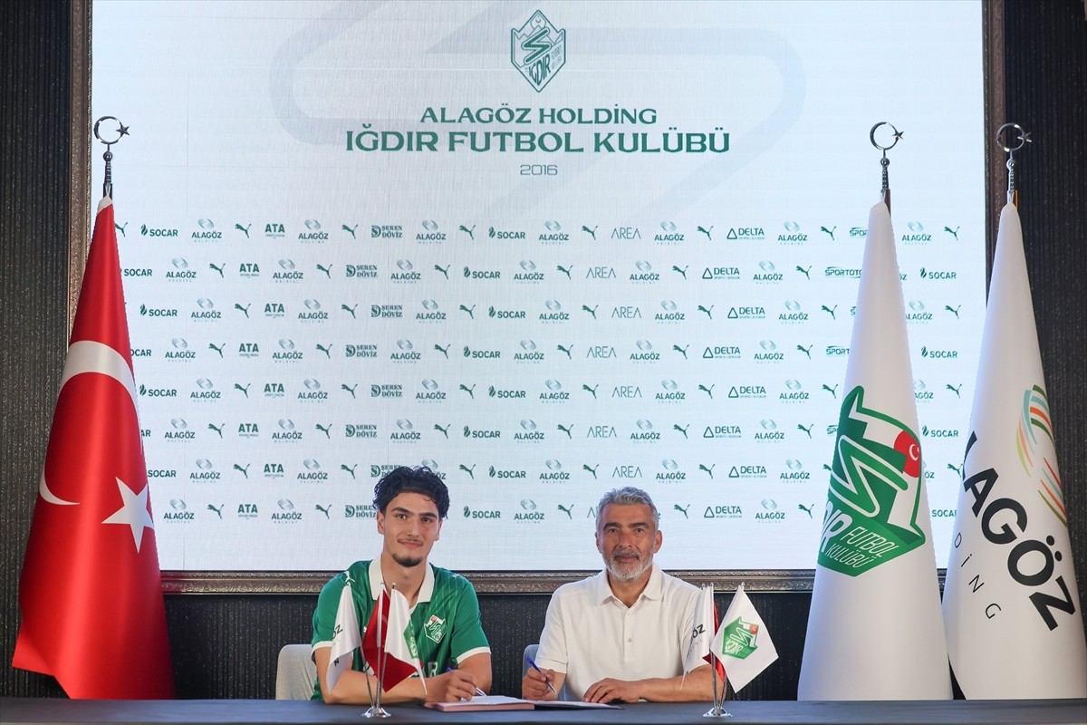 Trendyol 1. Lig ekiplerinden Alagöz Holding Iğdır FK, 10 yeni futbolcuyu transfer ettiğini...