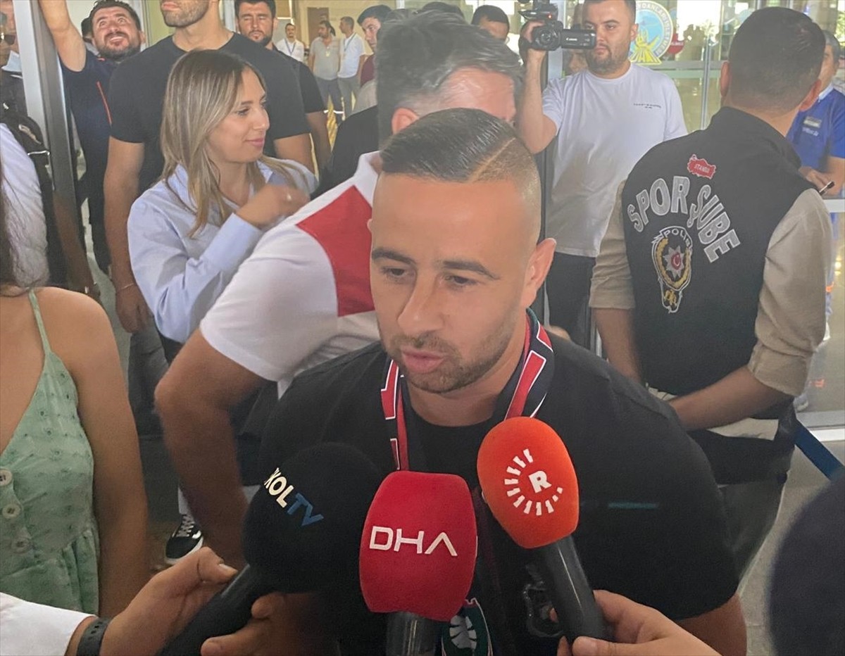 Trendyol 1. Lig ekiplerinden Amed Sportif Faaliyetler'in kadrosuna kattığı orta saha oyuncusu Dia...