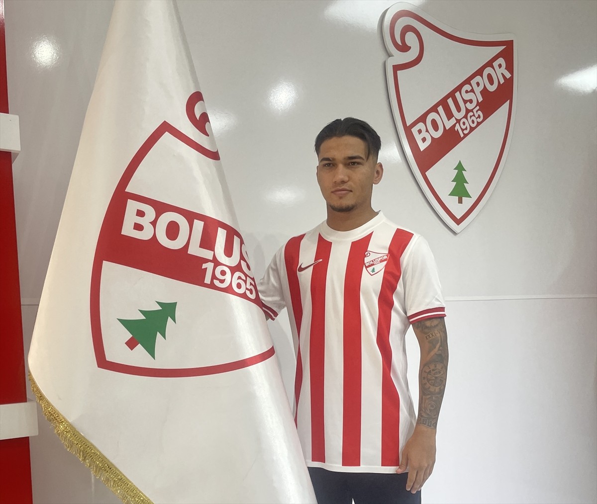 Trendyol 1. Lig ekiplerinden Boluspor, 21 yaşındaki sağ bek Abdurrahman Üresin ile bir yıllık...