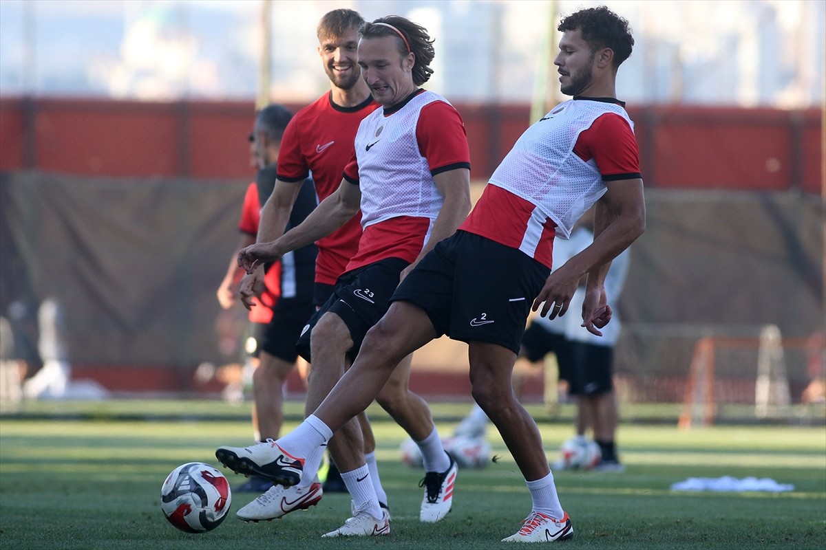 Trendyol Süper Lig'in 2. haftasında yarın sahasında Hesap.com Antalyaspor'u ağırlayacak...