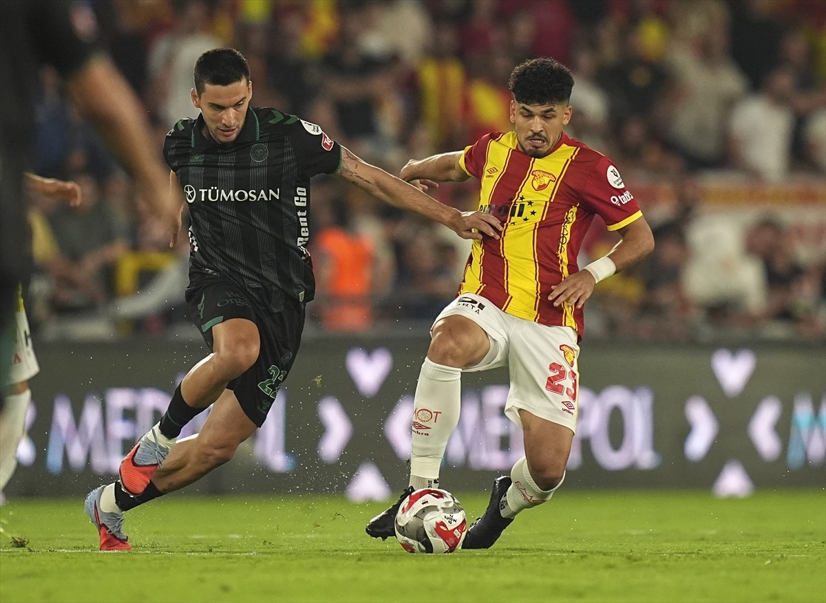 Trendyol Süper Lig'in 4. haftasında Göztepe ile TÜMOSAN Konyaspor, Gürsel Aksel Stadı'nda...