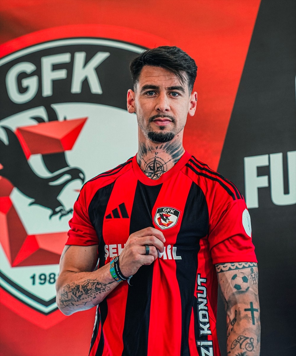 Trendyol Süper Lig ekiplerinden Gaziantep FK, İspanyol futbolcu Luis Perez'i transfer etti.  