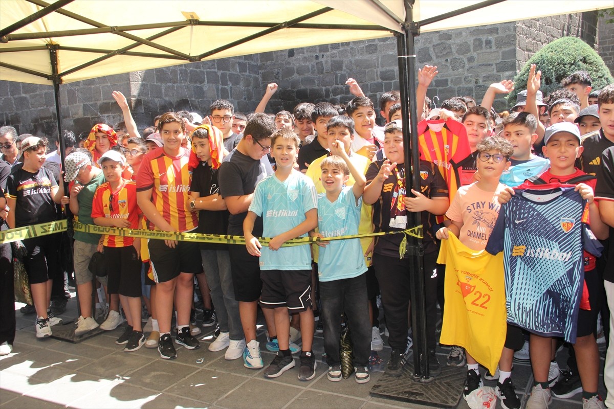 Trendyol Süper Lig ekiplerinden Zecorner Kayserispor'da, teknik direktör Markus Gisdol ve 4...