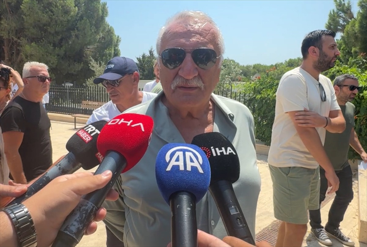 Türk spor basınının duayen isimlerinden spiker Ümit Aktan, Muğla'nın Bodrum ilçesinde düzenlenen...