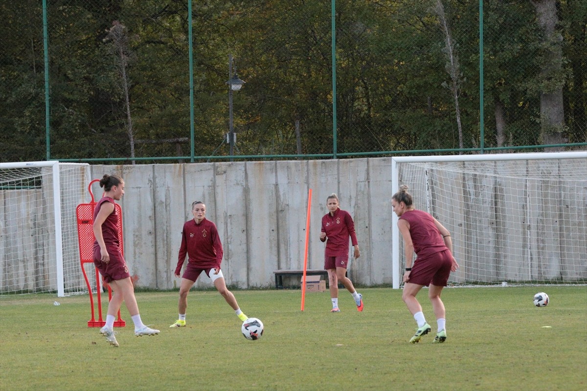 Turkcell Kadın Futbol Süper Ligi'nde mücadele eden Galatasaray Futbol Takımı, yeni sezona Bolu'da...