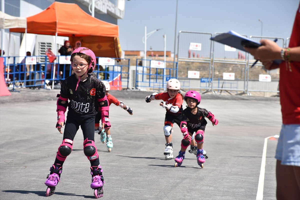 Türkiye Kaykay Federasyonunca düzenlenen Tekerlekli Paten Türkiye Şampiyonası Finali, Karaman'da...