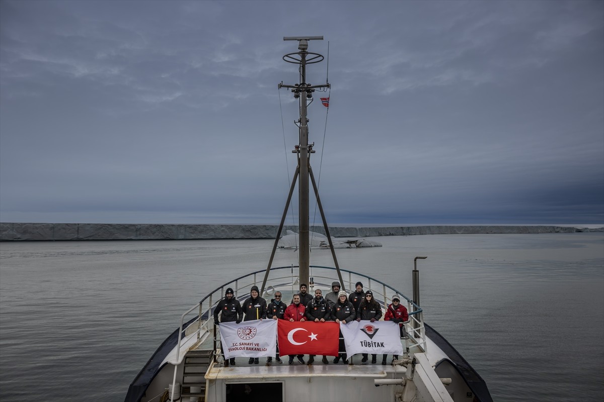 Türkiye, kutup bölgelerindeki bilimsel varlığını sürdürmeye devam ediyor. Cumhurbaşkanlığı...