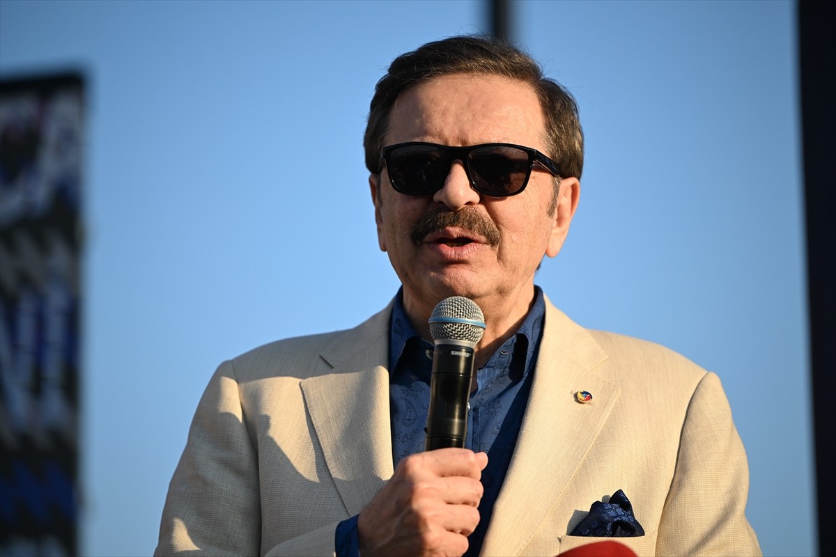 Türkiye Odalar ve Borsalar Birliği (TOBB) Başkanı Rifat Hisarcıklıoğlu, Düzce Ticaret ve Sanayi...