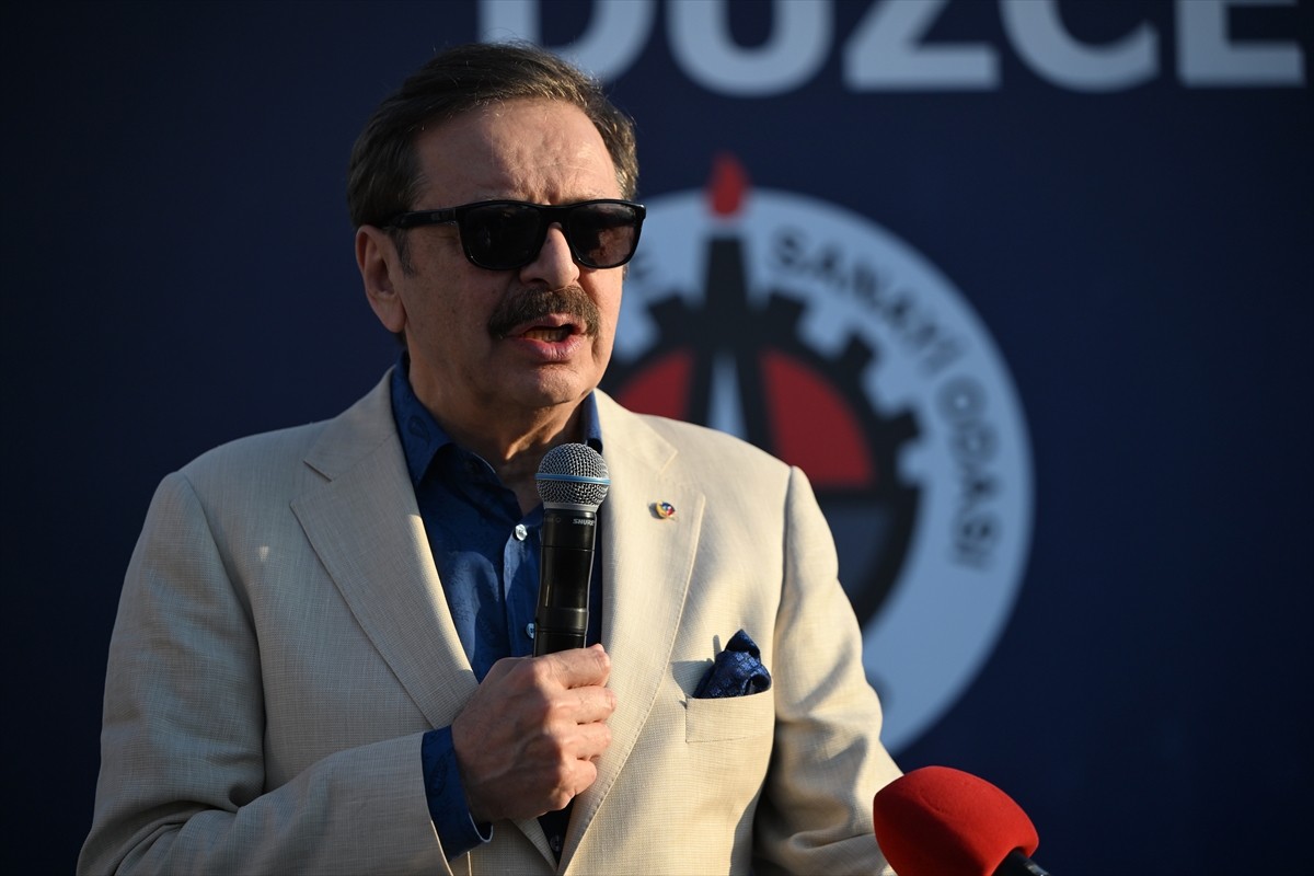 Türkiye Odalar ve Borsalar Birliği (TOBB) Başkanı Rifat Hisarcıklıoğlu, Düzce Ticaret ve Sanayi...