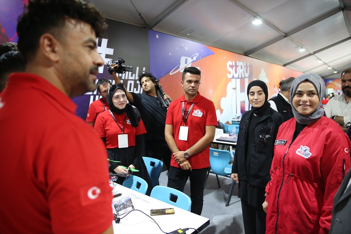 Türkiye Teknoloji Takımı Vakfı (T3 Vakfı) Yönetim Kurulu Başkanı Dr. Elvan Kuzucu Hıdır (sağda)...
