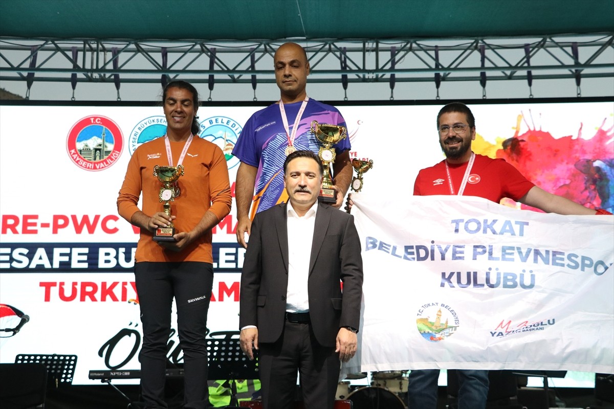 Türkiye Yamaç Paraşütü Şampiyonası ve Dünya Kupası Ön Eleme Şampiyonası Kayseri'de sona erdi. 8...