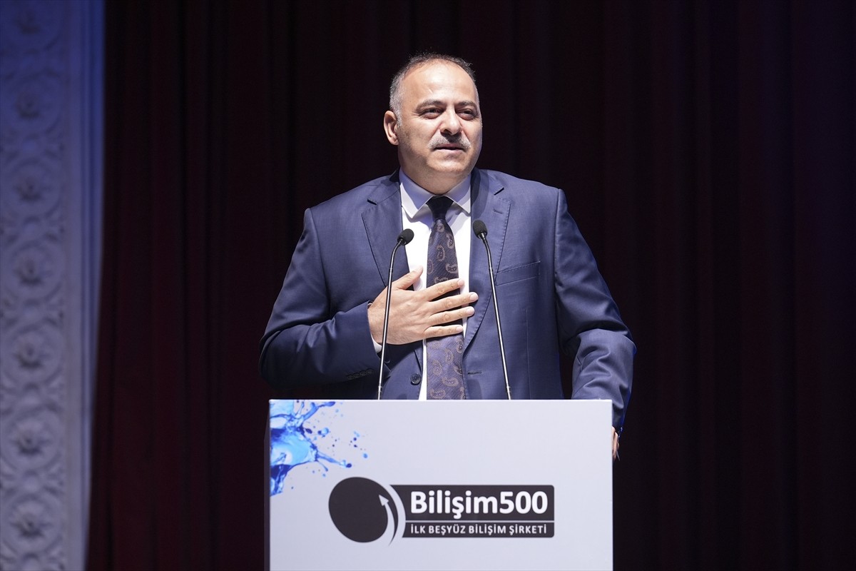 Ulaştırma ve Altyapı Bakan Yardımcısı Ömer Fatih Sayan, bu yıl "Bakış Açını Değiştir" mottosuyla...