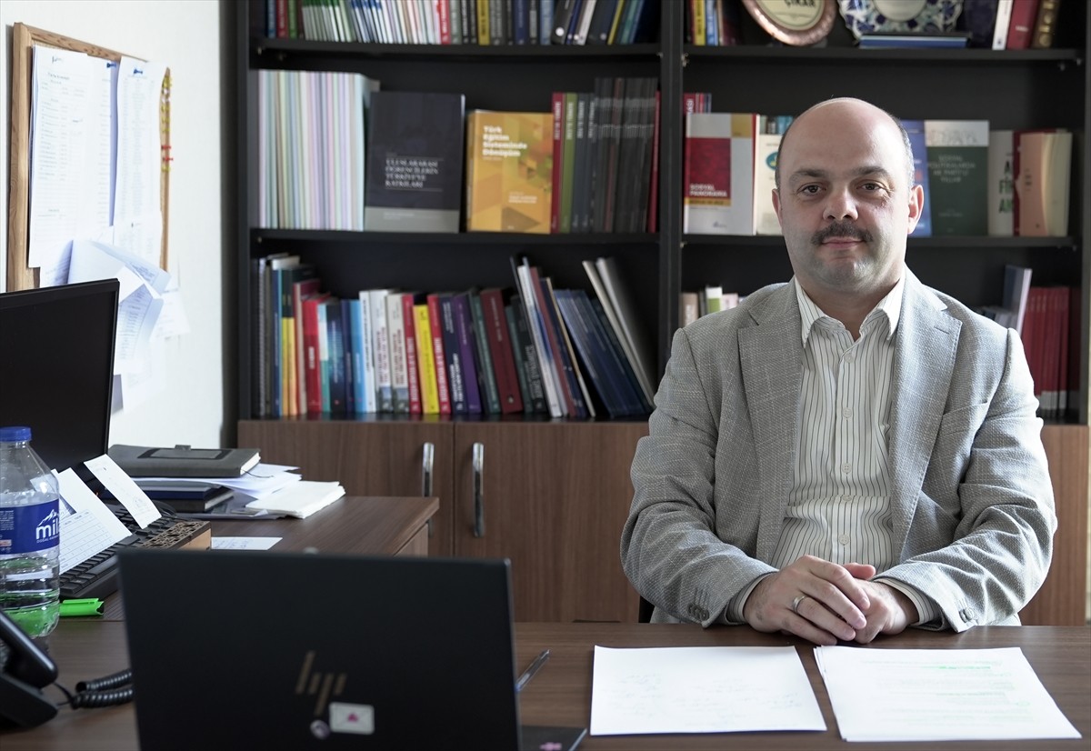 Uzmanlar, ülkelerin ulusal egemenliğini koruyabilmesi için dijital platformlarda da bağımsız ve...