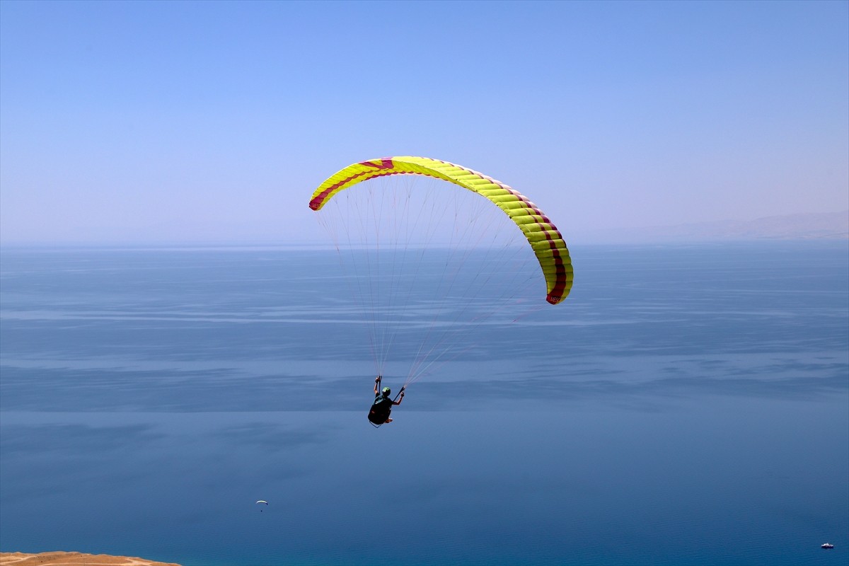 Van Valiliği, Van Büyükşehir Belediyesi, Gençlik ve Spor İl Müdürlüğü ile Türkiye Hava Sporları...