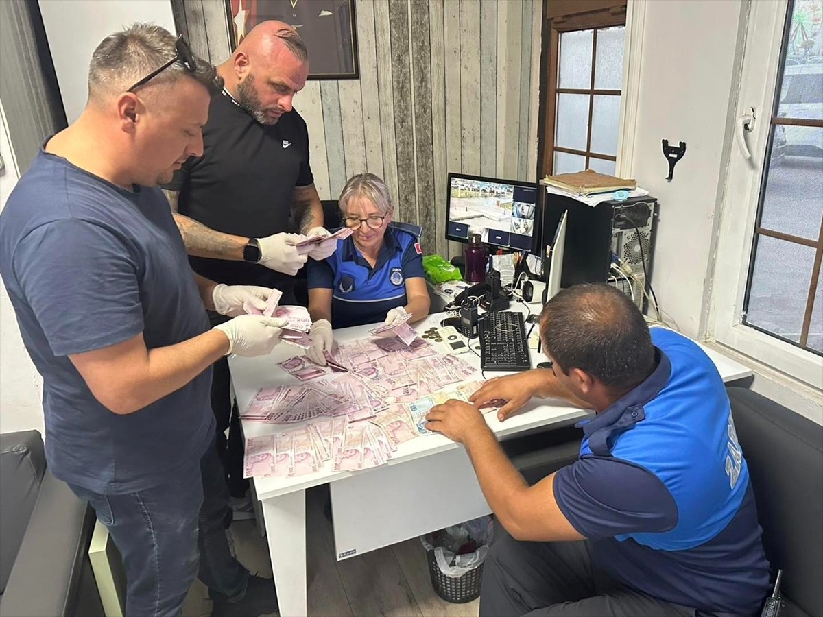 Yalova'da zabıta ekipleri tarafından yakalanan dilencinin üzerinde 45 bin lira bulundu. Paraya el...