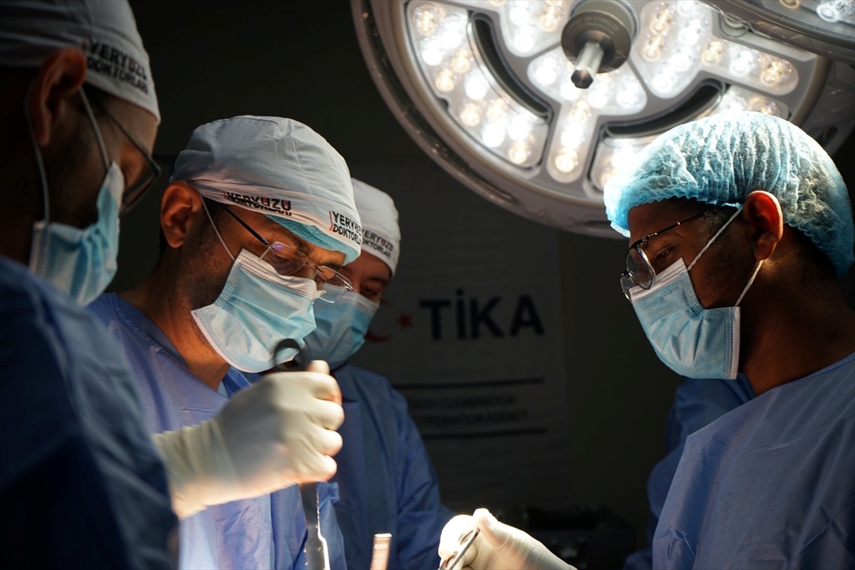 Yeryüzü Doktorları Derneğinin gönüllü ekibi, Türk İşbirliği ve Koordinasyon Ajansı Başkanlığı...