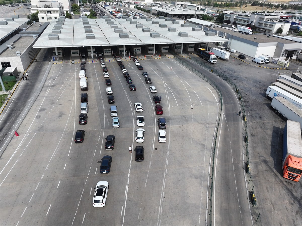 Yıllık izinlerini memleketlerinde geçiren gurbetçilerin yaşadıkları ülkelere dönüşleri başladı....