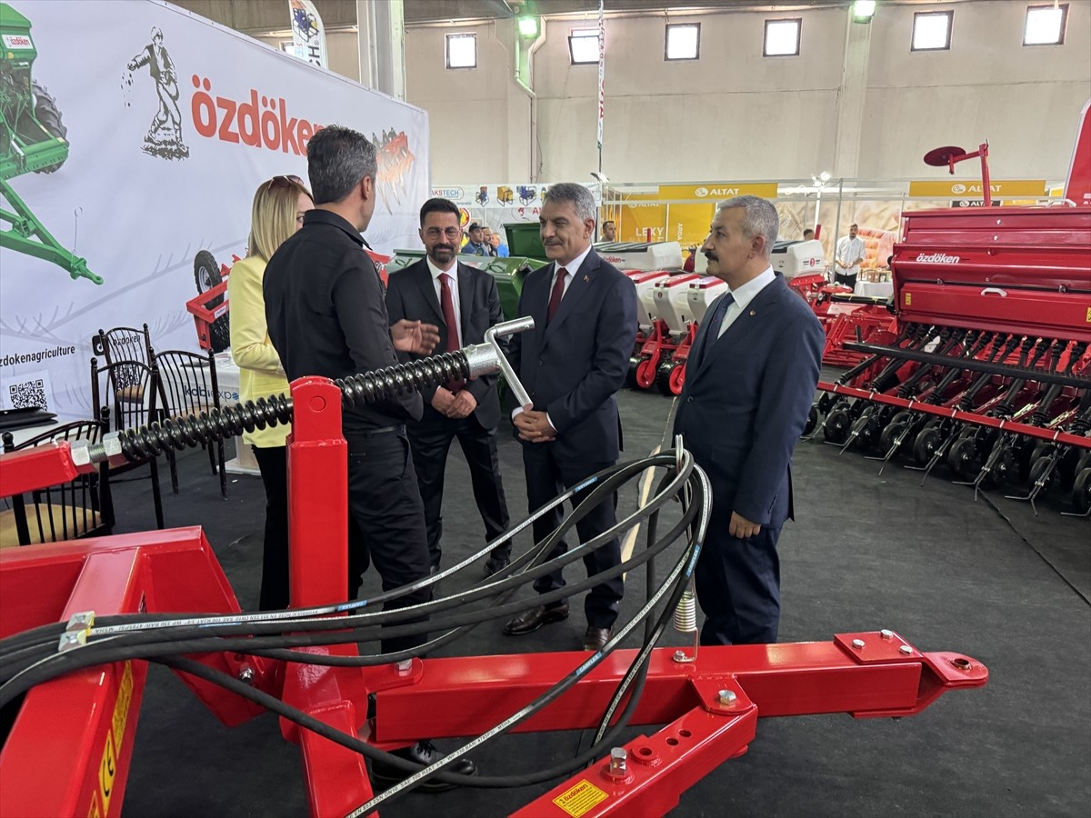 Yozgat 15. Tarım, Gıda ve Hayvancılık Fuarı başladı. Açılışa katılan Yozgat Valisi Mehmet Ali...