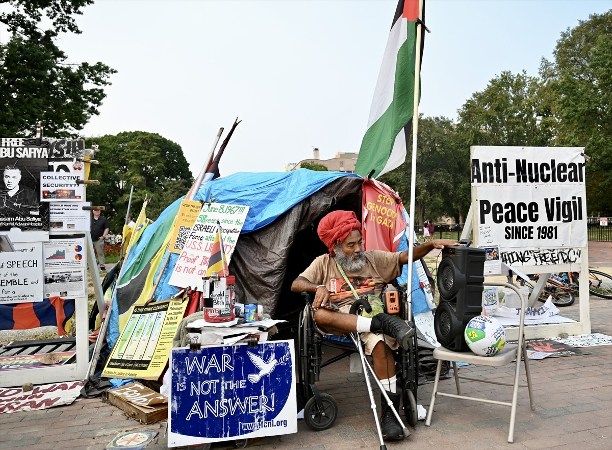 ABD Başkanı Donald Trump, Beyaz Saray’ın karşısındaki Lafayette Park’ta 30 yılı aşkın süredir...