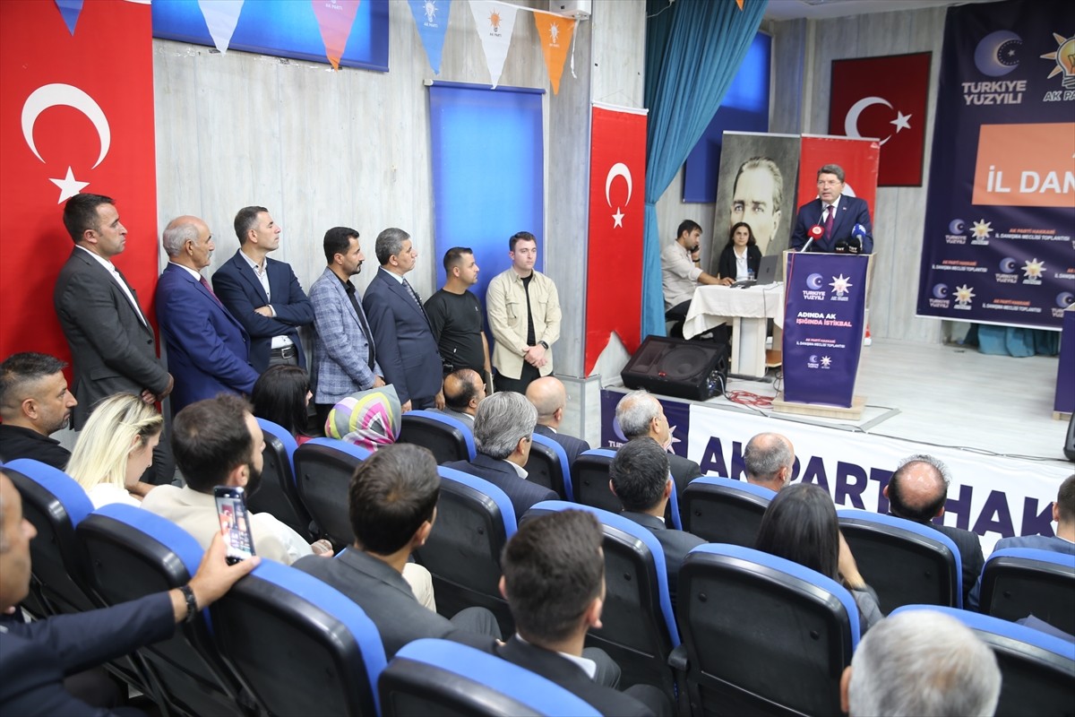 Adalet Bakanı Yılmaz Tunç (Fotoğrafta), Hakkari'deki programları kapsamında Halk Eğitimi...