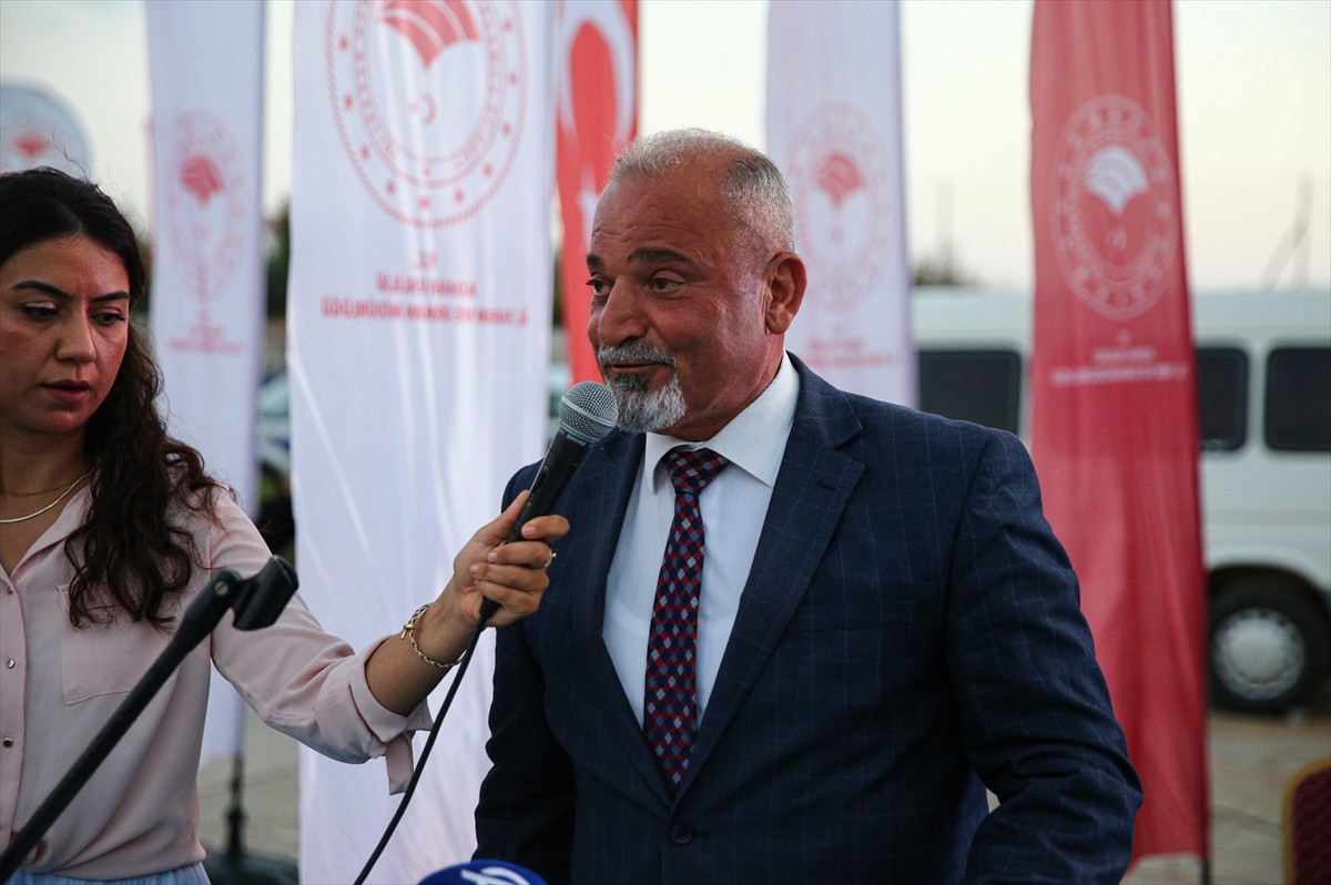 Adana'nın Karataş ilçesinde su ürünleri av sezonunun başlaması dolayısıyla tören yapıldı. İlçedeki...