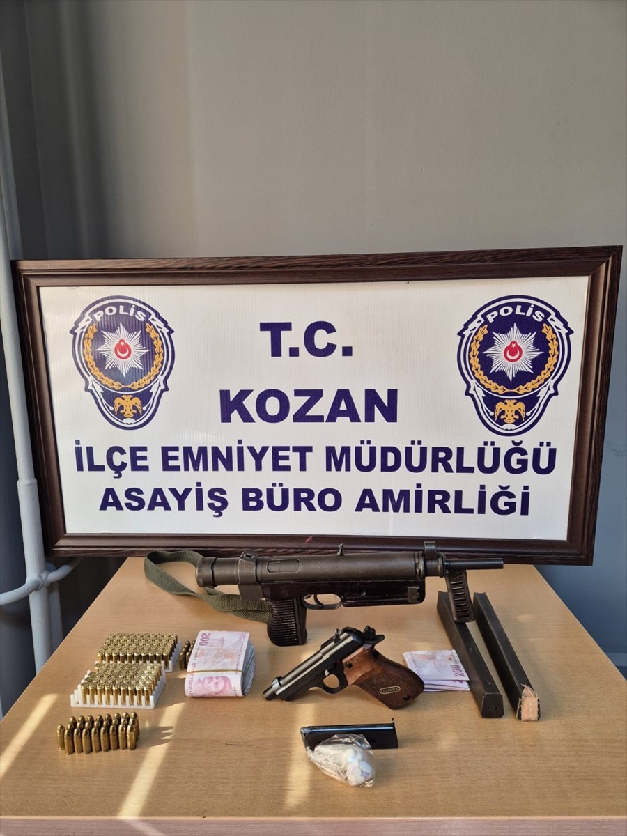 Adana'nın Kozan ilçesinde bir oto galeriye silahla ateş açtıkları iddia edilen 2 zanlı gözaltına...