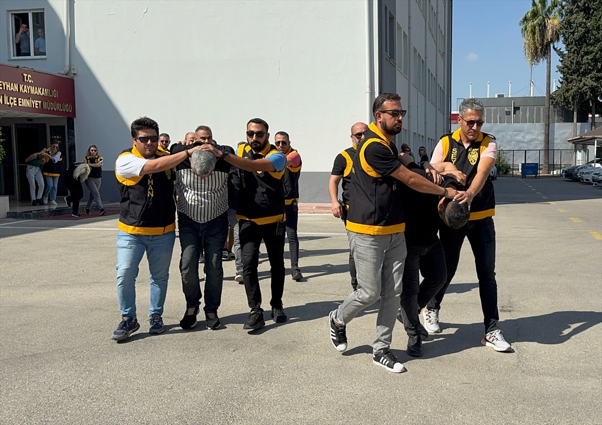 Adana'nın merkez Seyhan ilçesindeki bir otoparka silahlı saldırı girişimiyle ilgili gözaltına...