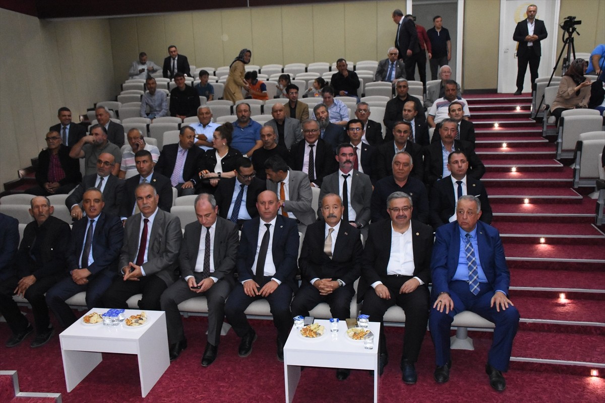 Afyonkarahisar'da düzenlenen Ahilik Haftası kutlamalarında 45 yıldır demircilik yapan 64 yaşındaki...