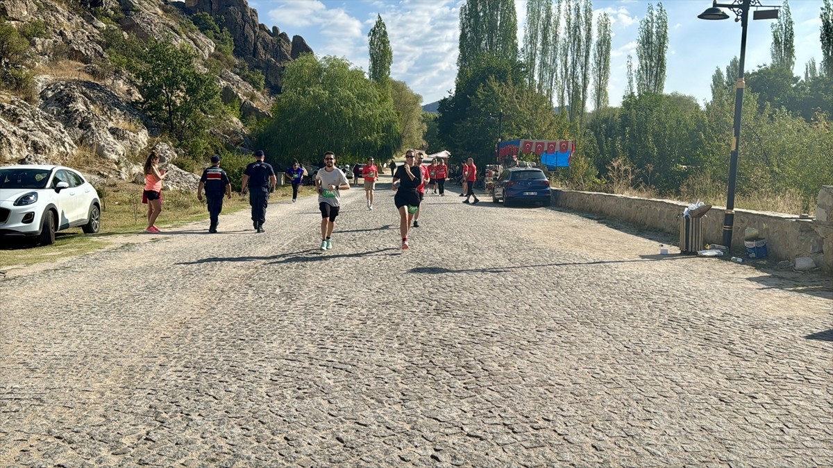 Afyonkarahisar'ın İhsaniye ilçesinde 11. NG Afyon Frig Ultra Maratonu gerçekleştirildi.