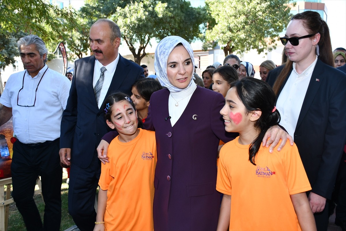 Aile ve Sosyal Hizmetler Bakanı Mahinur Özdemir Göktaş, Batman Valiliği koordinesinde düzenlenen...