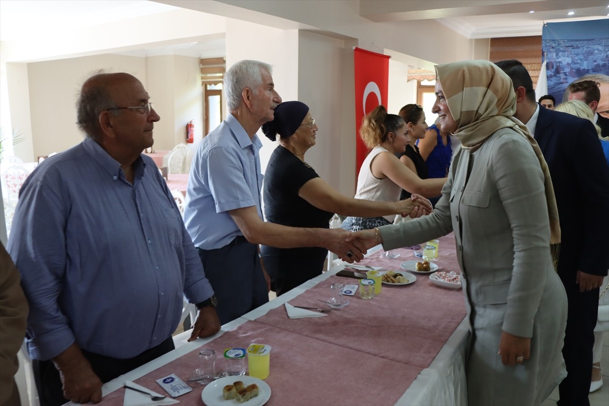 AK Parti Genel Başkan Yardımcısı Fatma Betül Sayan Kaya (sağda), "Türkiye Yüzyılı Buluşmaları"...