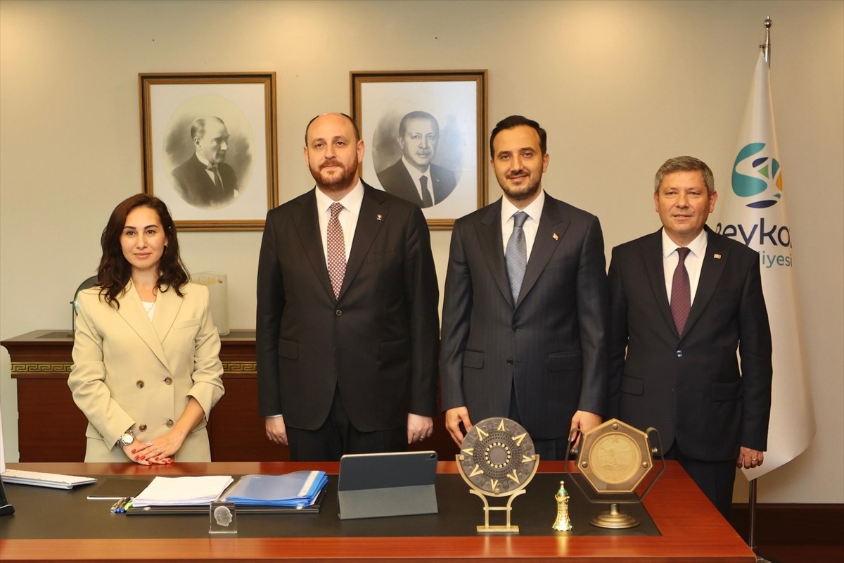 AK Parti Genel Başkan Yardımcısı ve Teşkilat Başkanı Ahmet Büyükgümüş (sol 2), ile AK Parti...