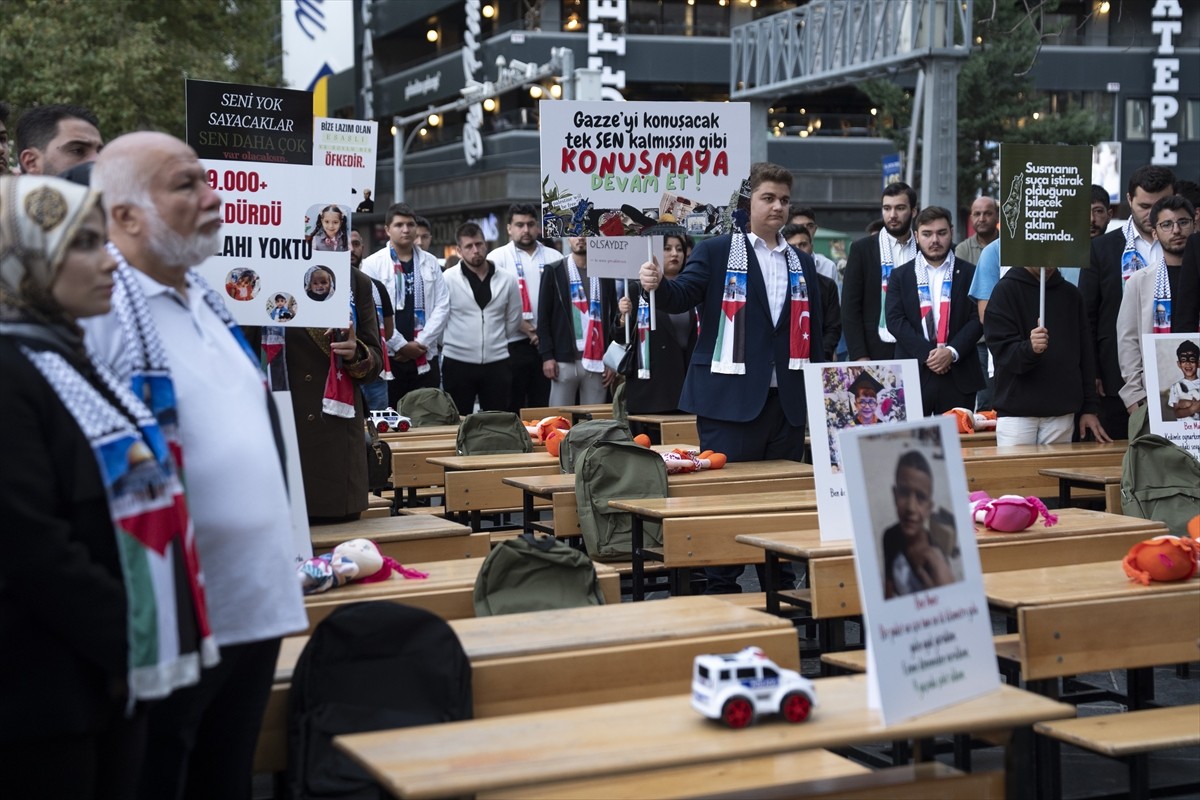 AK Parti Genel Merkez Gençlik Kolları, Gazze'de savaş nedeniyle eğitim hakkından mahrum bırakılan...