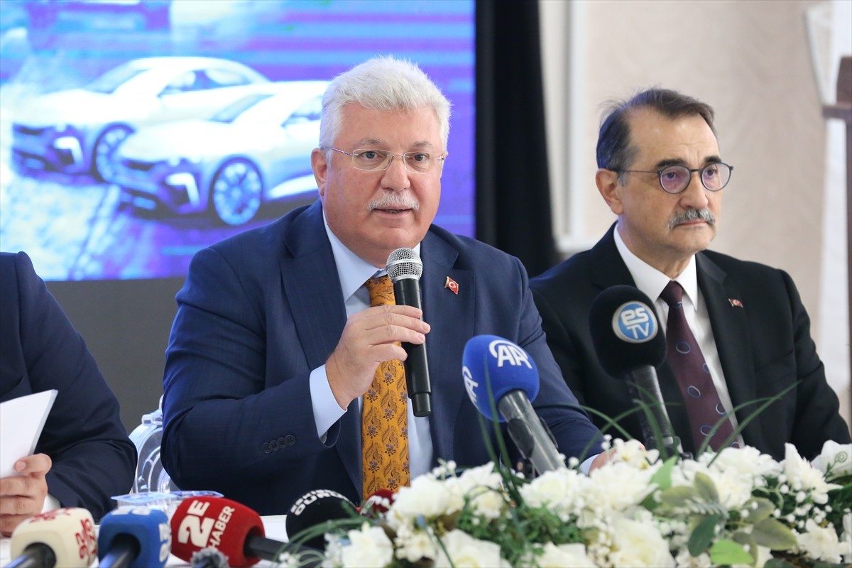 AK Parti Grup Başkanvekili Muhammet Emin Akbaşoğlu, AK Parti Eskişehir İl Başkanlığınca kentteki...