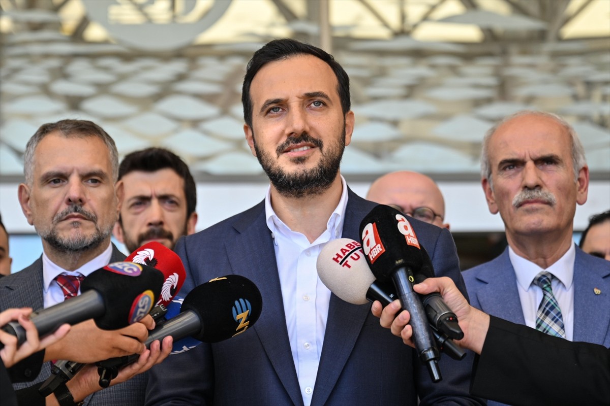 AK Parti İstanbul İl Başkanı Abdullah Özdemir, Bayrampaşa Belediye Başkanı Hasan Mutlu'nun...