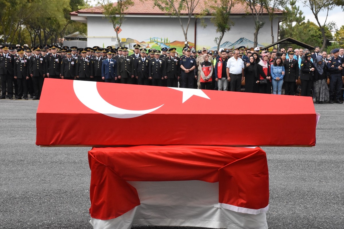 Aksaray'da meydana gelen trafik kazasında şehit olan Jandarma Astsubay Çavuş Kemal Özgür ve...