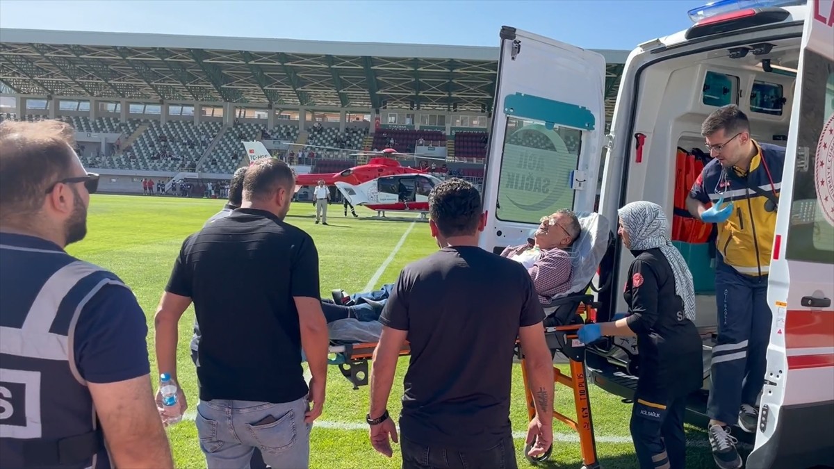  Amasya'da kalp krizi geçiren 70 yaşındaki hasta, ambulans helikopterle Samsun'a sevk edildi.