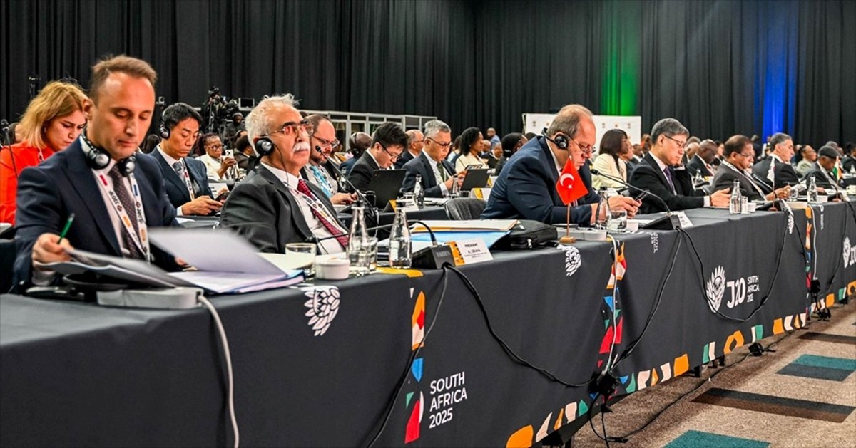 Anayasa Mahkemesi (AYM) Başkanı Kadir Özkaya (sol 2), Güney Afrika Cumhuriyeti'nin ev sahipliğinde...