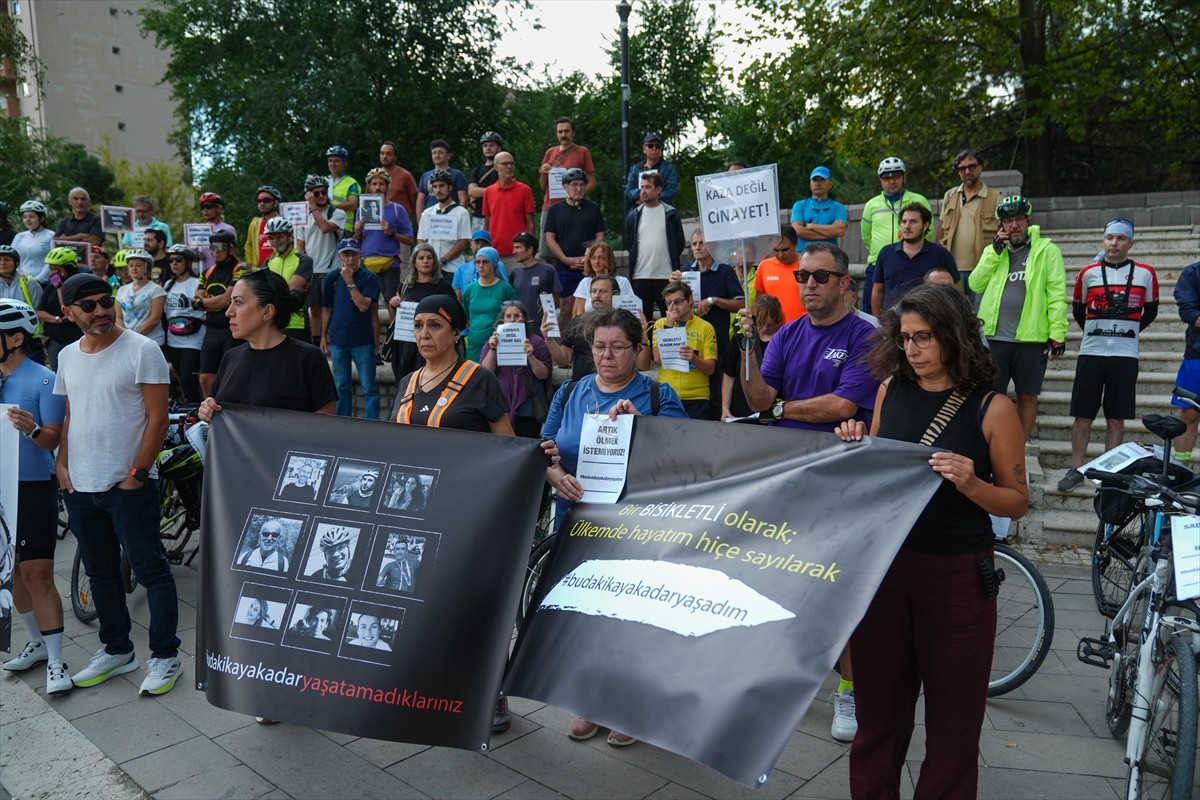 Ankara'da bisiklet antrenmanı sırasında arkadan gelen aracın çarpması sonucu yaşamını yitiren...