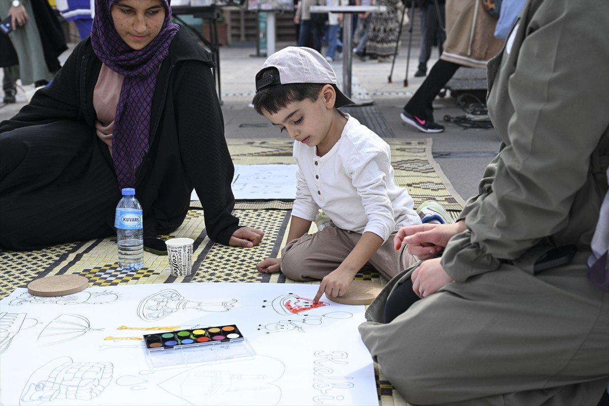 Ankara Hacı Bayram Veli Camii avlusunda, Uluslararası Doktorlar Derneği (AID) ve ÖNDER Ankara İmam...