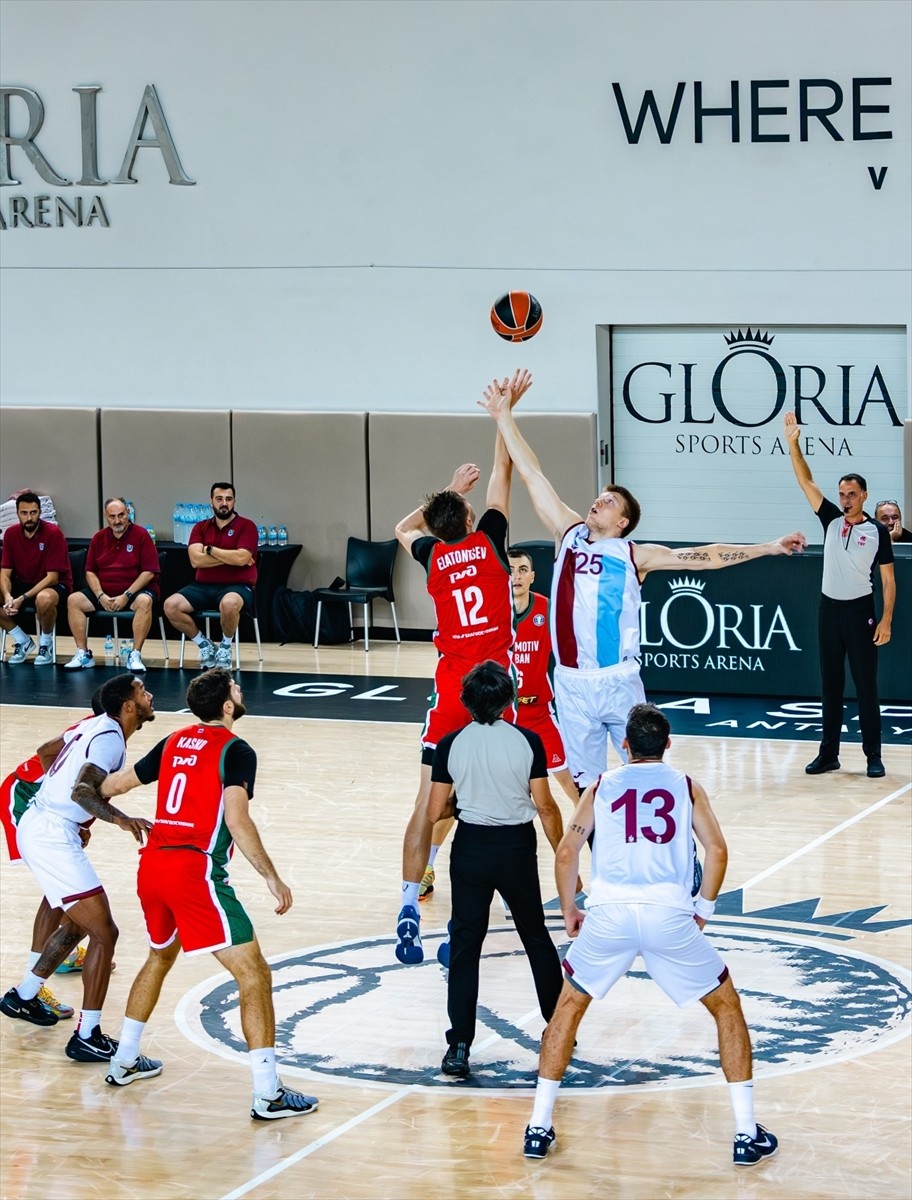 Antalya'da düzenlenen "Gloria Pre-Season Games 2025" basketbol turnuvasında Türkiye Sigorta...