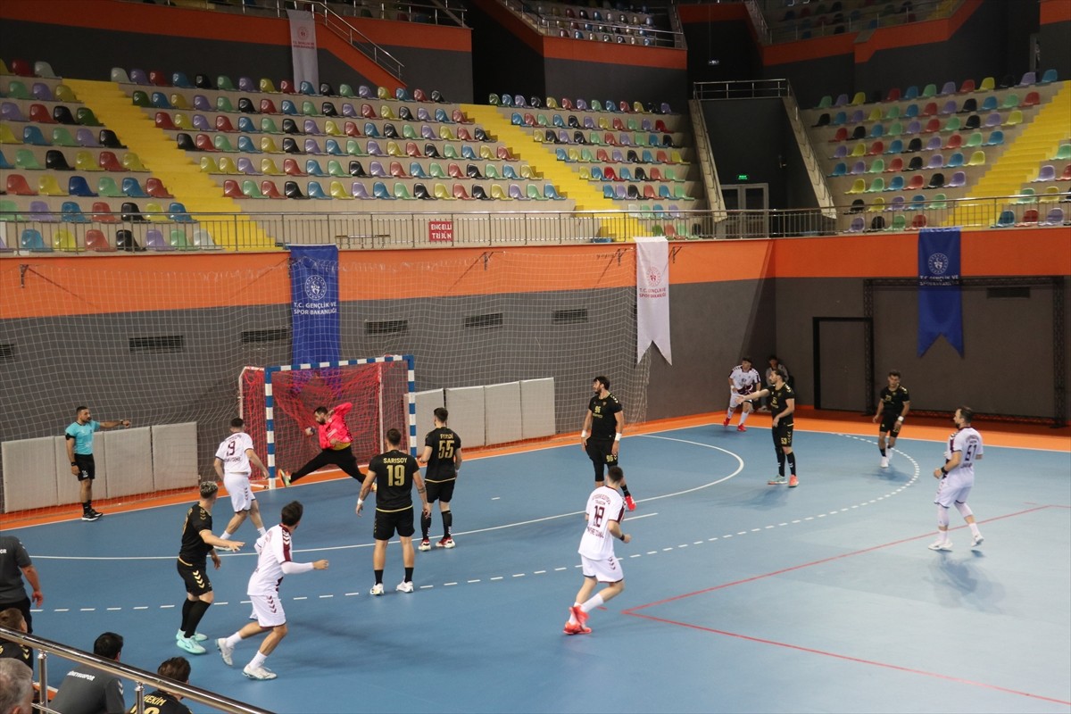 Ardventure Hentbol Erkekler Süper Lig'in 3. haftasında Trabzon Büyükşehir Belediyespor, sahasında...