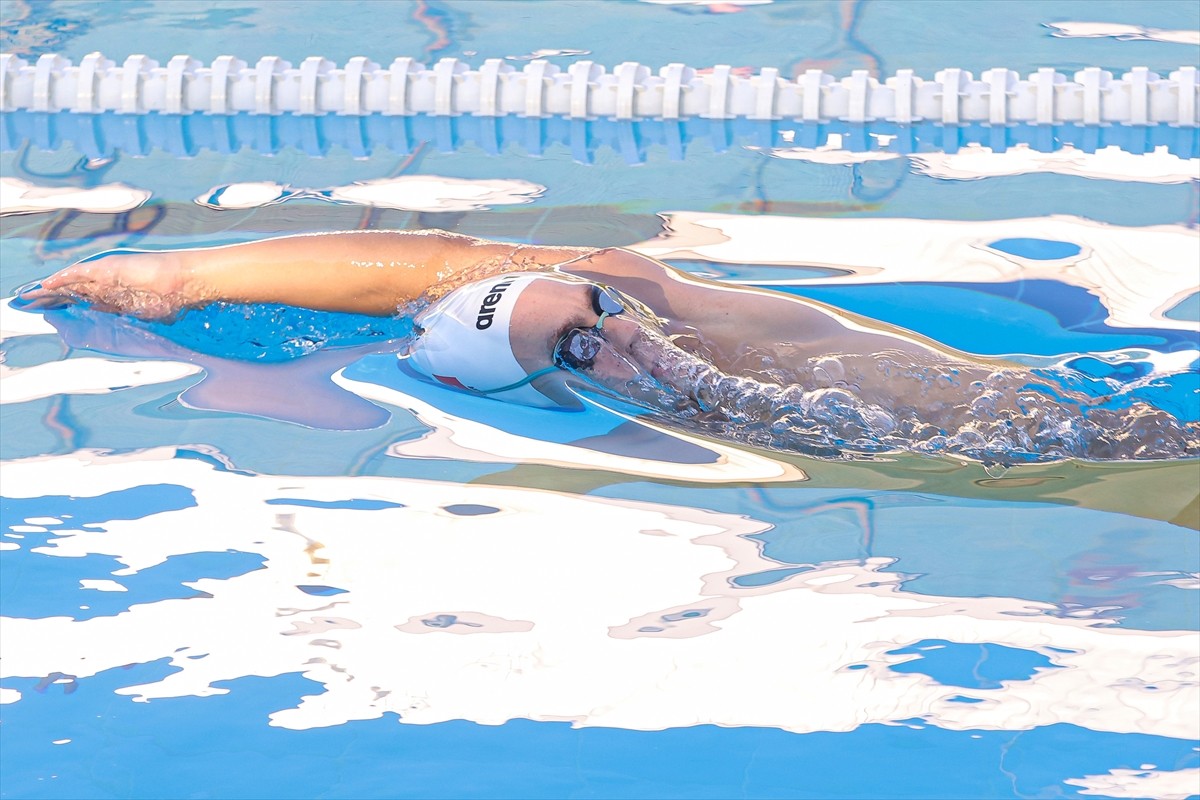 Astım ve alerjik hastalıklar nedeniyle doktorunun yönlendirmesiyle 4 yaşındayken yüzmeye başlayan...