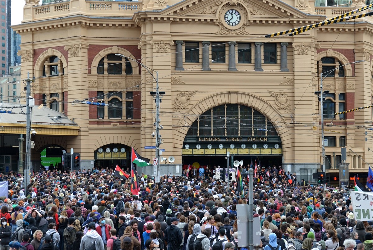 Avustralya'da on binlerce kişinin katılımıyla Filistin'e destek eylemleri düzenlendi. Aborjin ve...