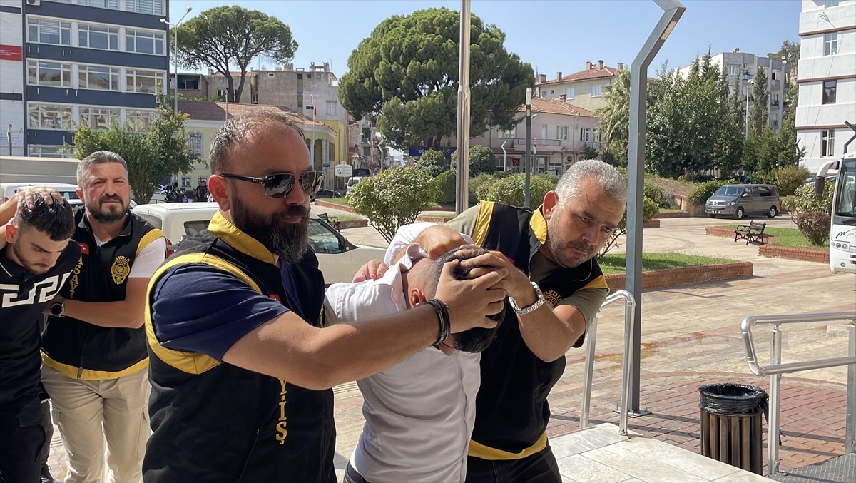 Aydın'ın Efeler ilçesinde spor salonuna ait 3 iş yerinin kurşunlanmasına ilişkin gözaltına alınan...