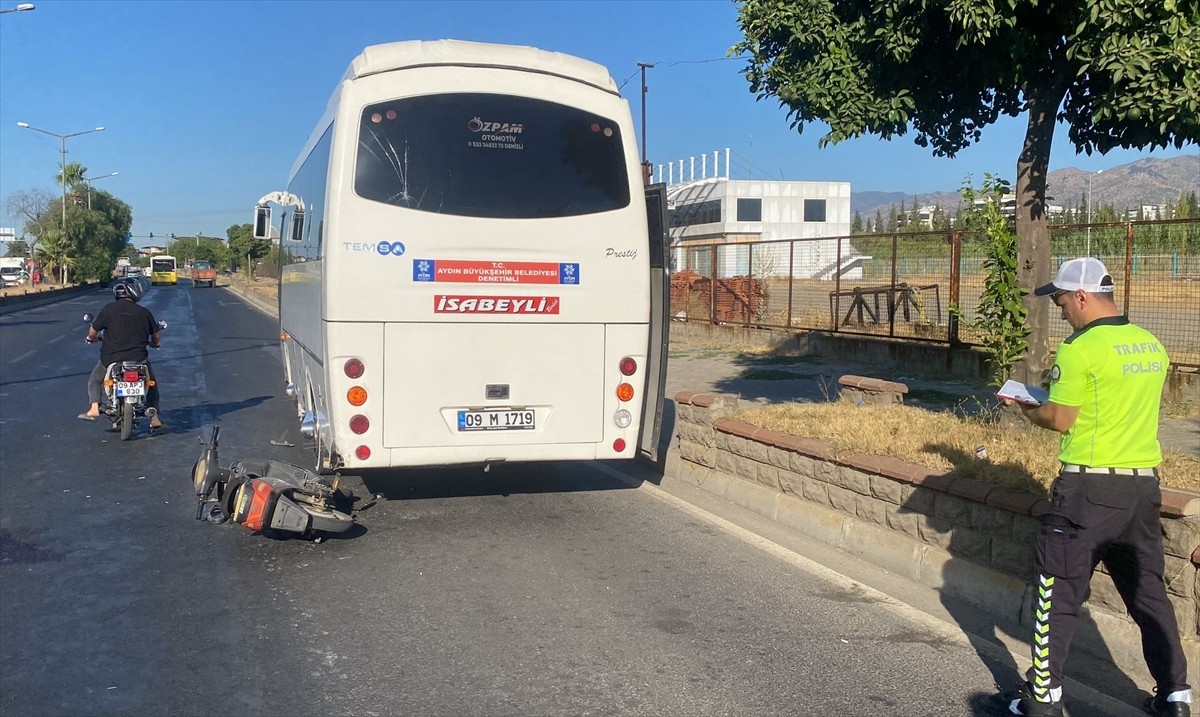Aydın'ın Nazilli ilçesinde midibüse çarpan elektrikli bisikletteki baba ve kızı yaralandı.