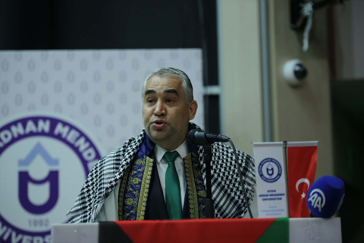 Aydın Adnan Menderes Üniversitesinde (ADÜ) 2025-2026 Akademik Yılı "İlk Ders: Filistin" sunumu ile...