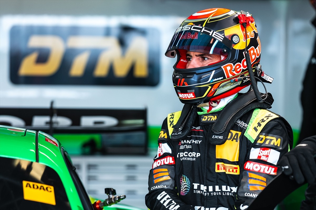 Ayhancan Güven, pilotlar klasmanında liderin yalnızca 6 puan gerisinde olduğu Almanya Binek...